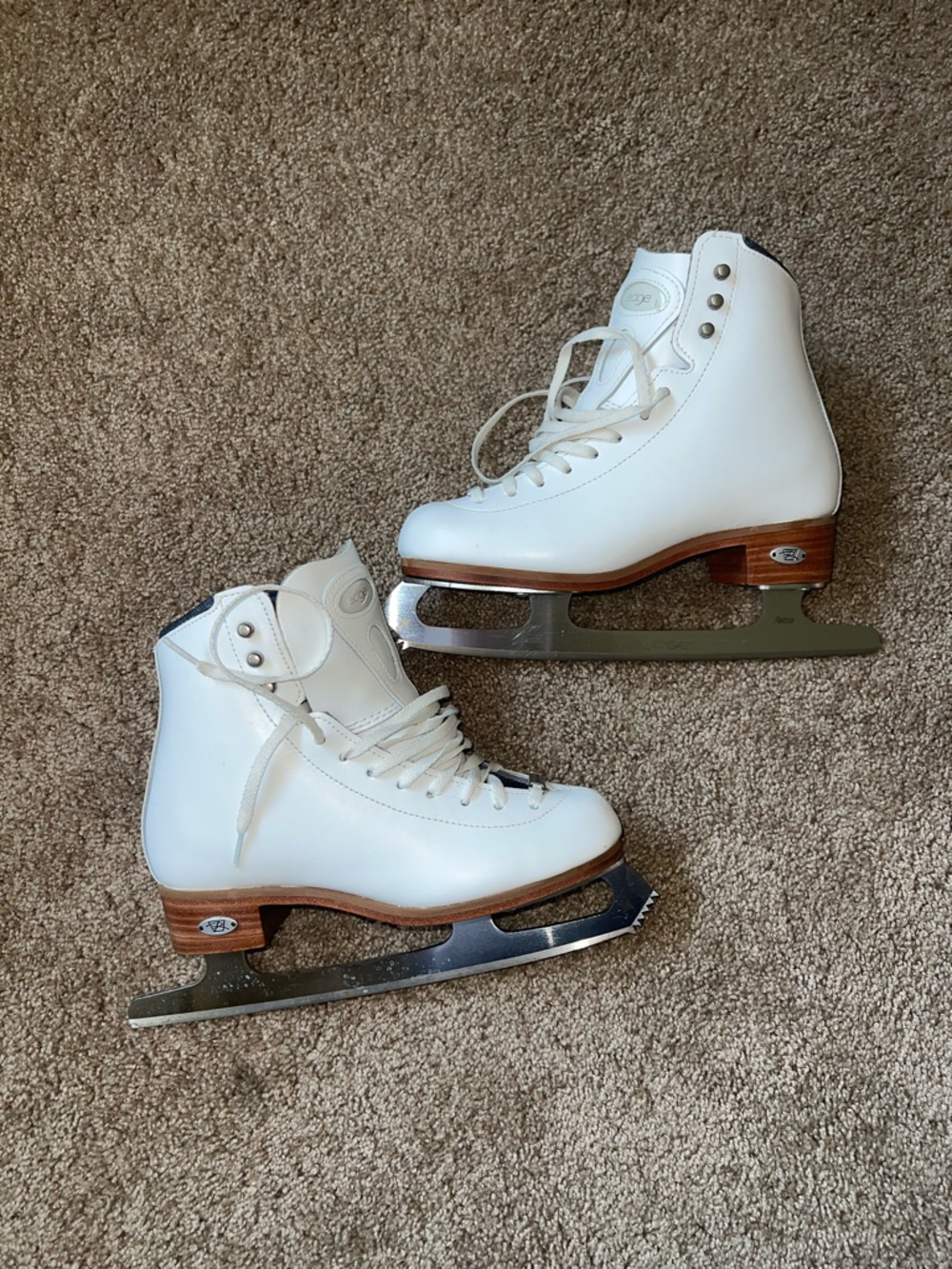 Riedell Model 29 Edge Girls' Ice Skates with Astra Blades Size 3.5